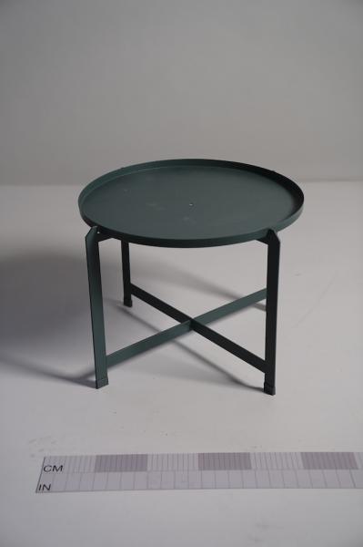Round garden table