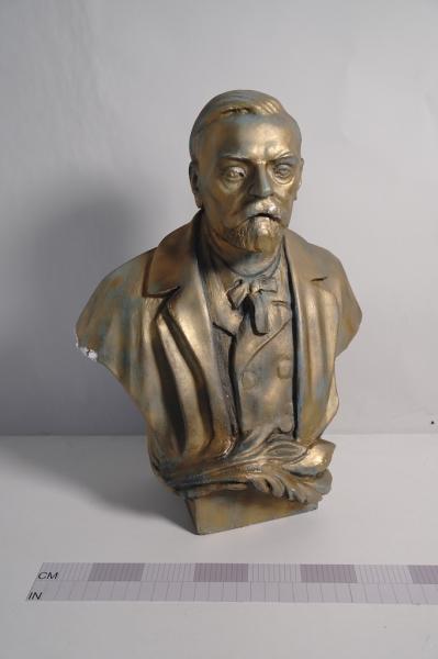 Bust sculpture