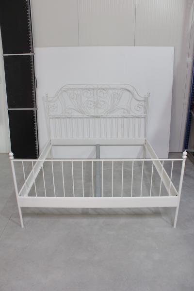 Metal bed frame